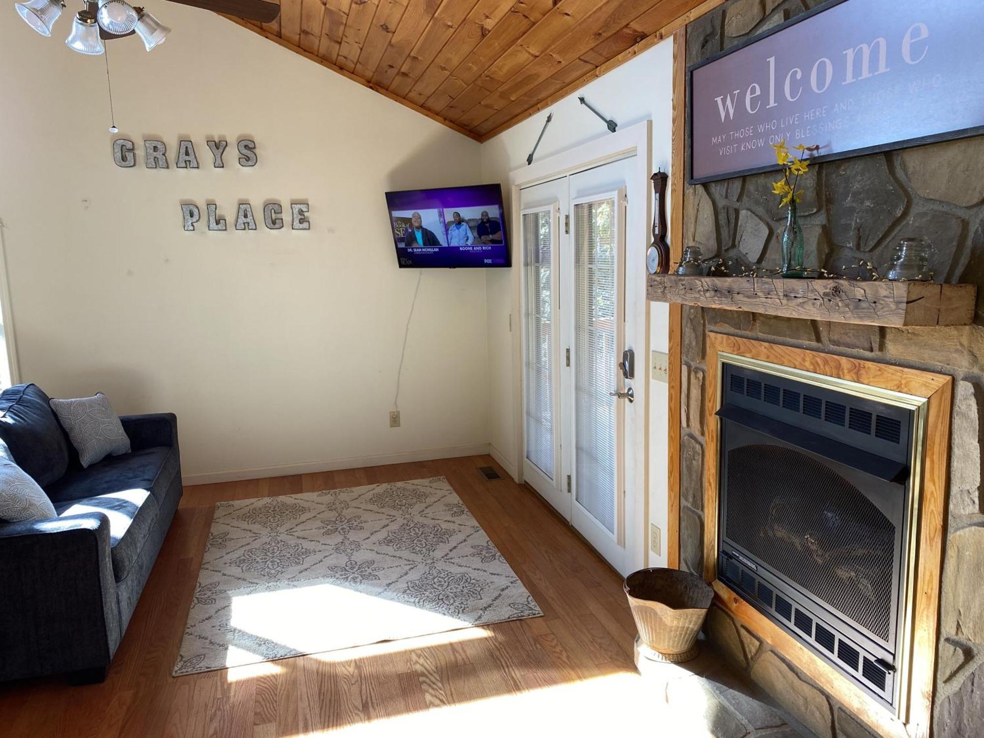 Gray'S Place On Cosby Creek - 2 Bedrooms, 2 Baths, Sleeps 6 Home ภายนอก รูปภาพ